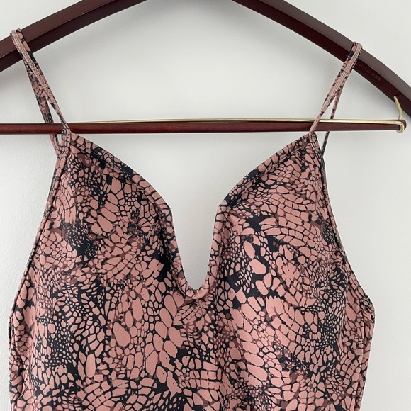 NEW Vero Moda One-Piece Swimsuit with Low Back in Taupe Snake Print - Picture 2 of 8